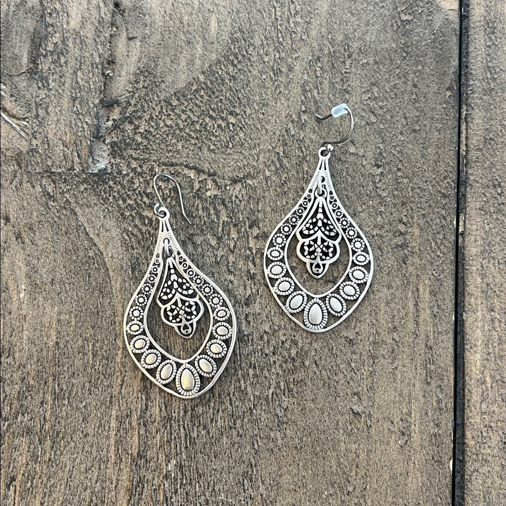 Vintage-Inspired Silver Teardrop Filigree Earrings